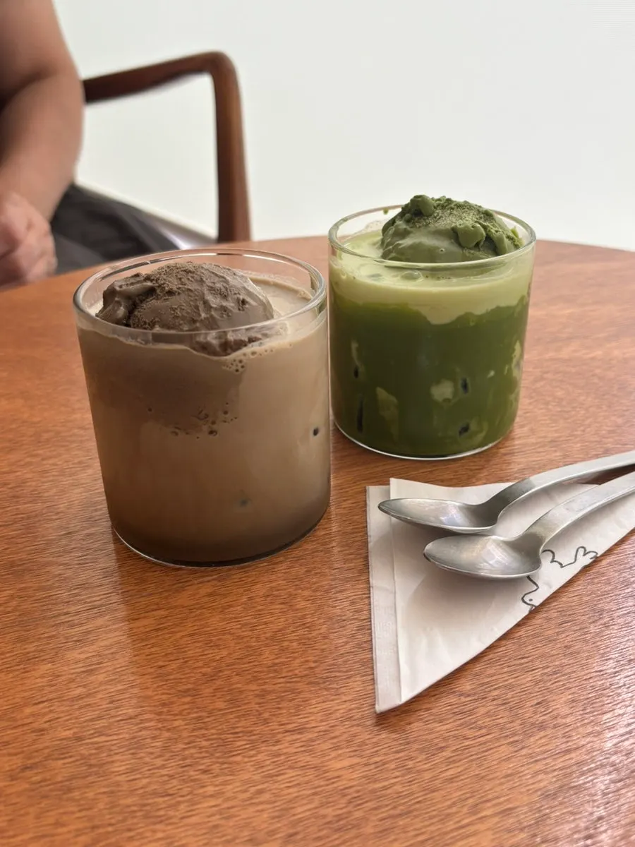 Matcha-oreum topped with matcha ice cream