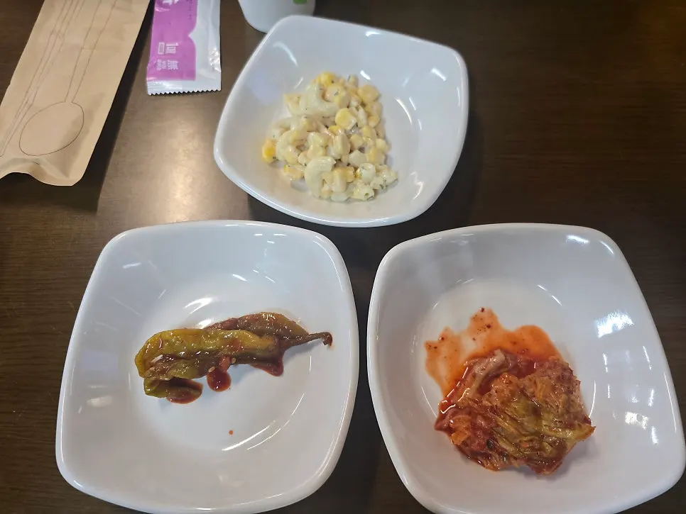 안심수저집에 담겨 나온 수저
