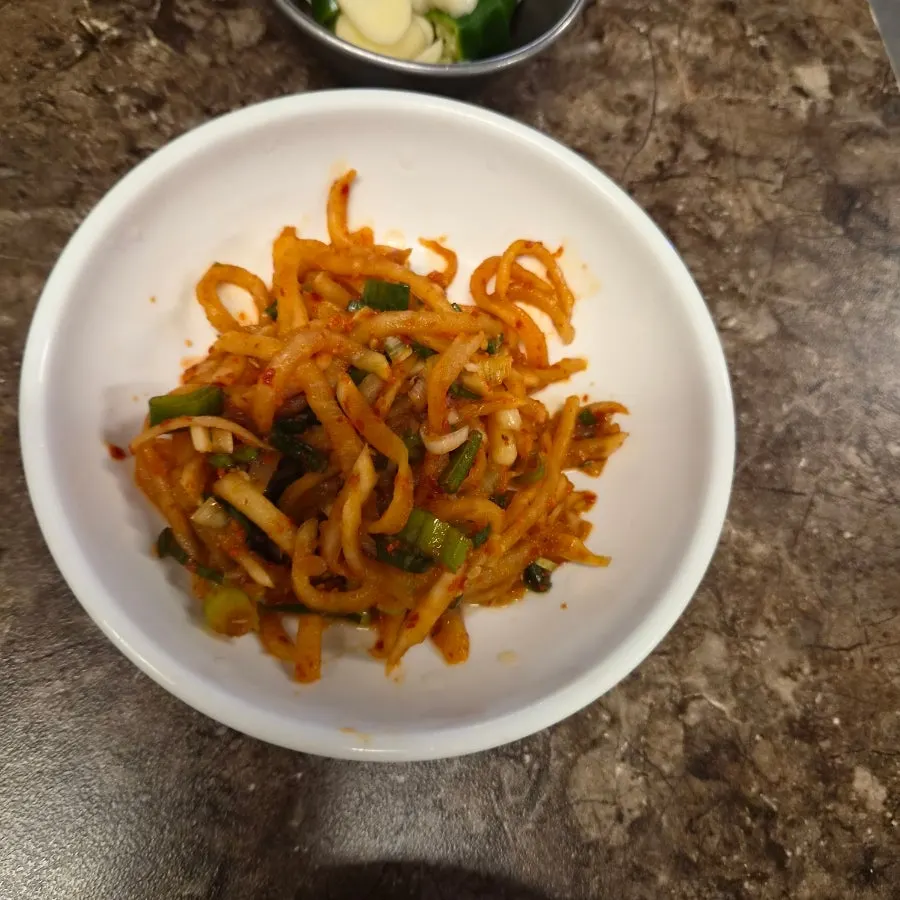 Side dishes served with black pork