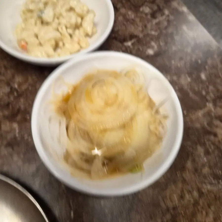 Seasoned scallion salad and macaroni salad spread