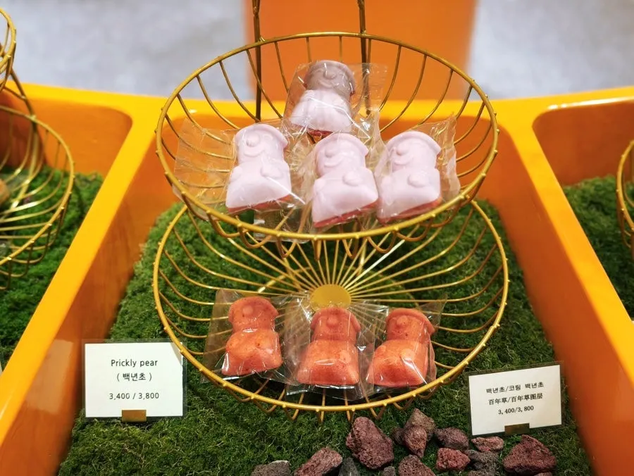 Dol hareubang-shaped Hareubangne desserts