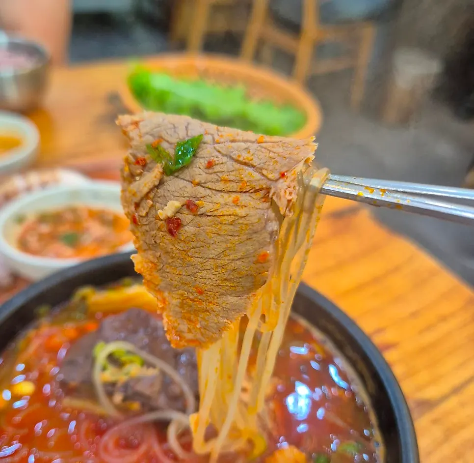 뚝배기에 담긴 해장국 한 그릇