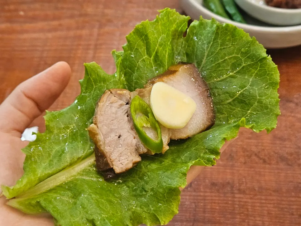 Dombe pork wrapped in lettuce