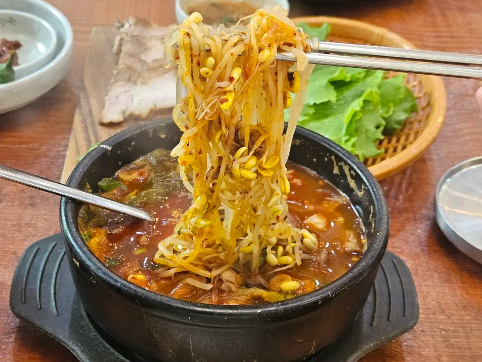 Haejangguk filled with bean sprouts