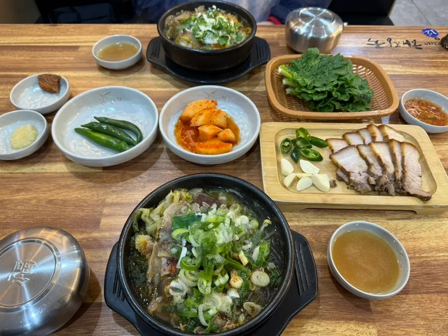 깍두기·고추·다진 마늘·쌈장 기본 반찬