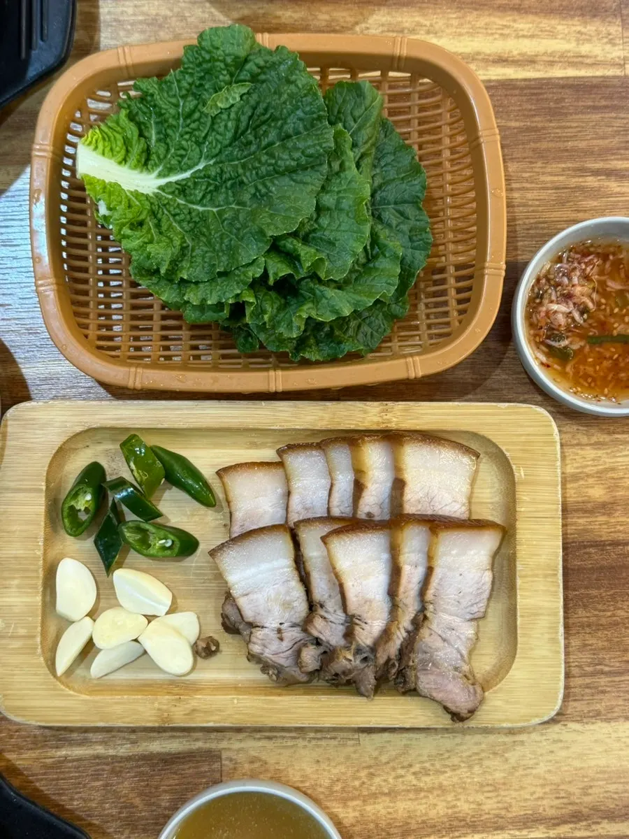 도마 위에 썰어낸 돔베고기 소자