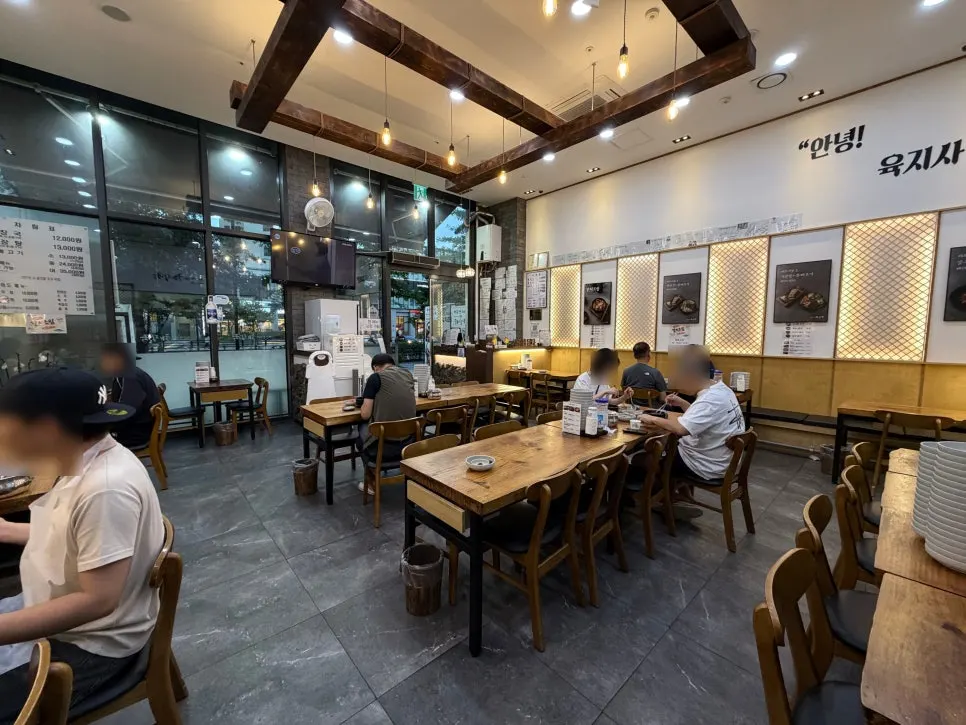 Table seating at Jeju Eunhui-ne Haejangguk Goyang Samsong Branch