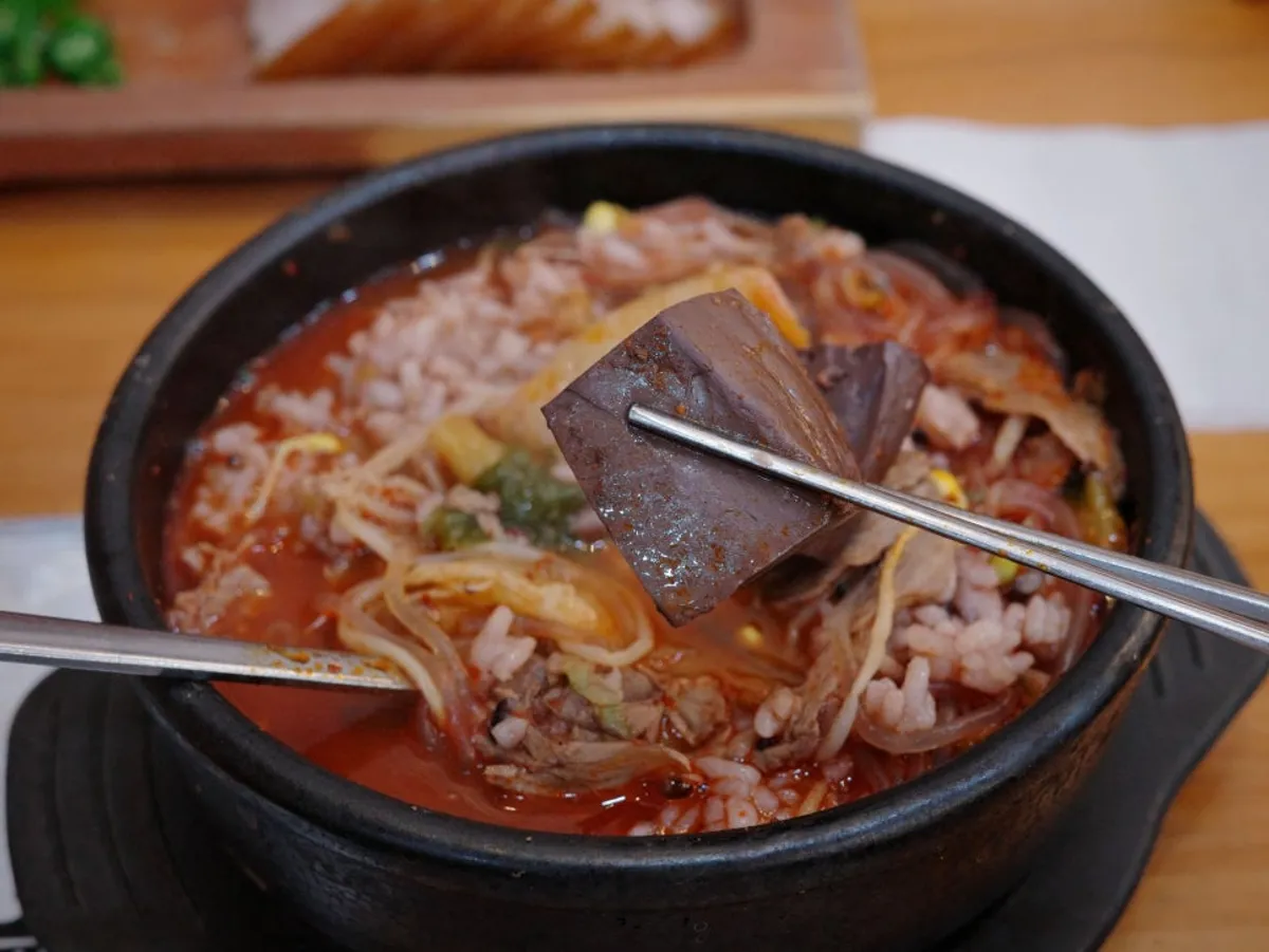Haejangguk with bite-sized pieces of seonji