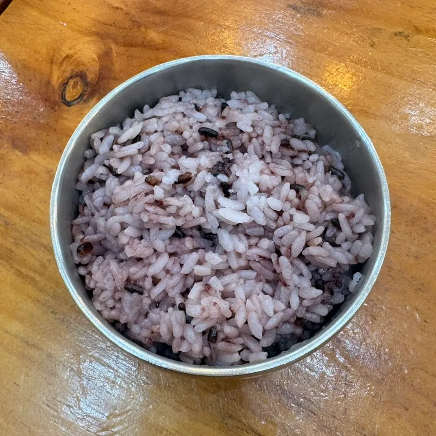 Self-served kkakdugi portion