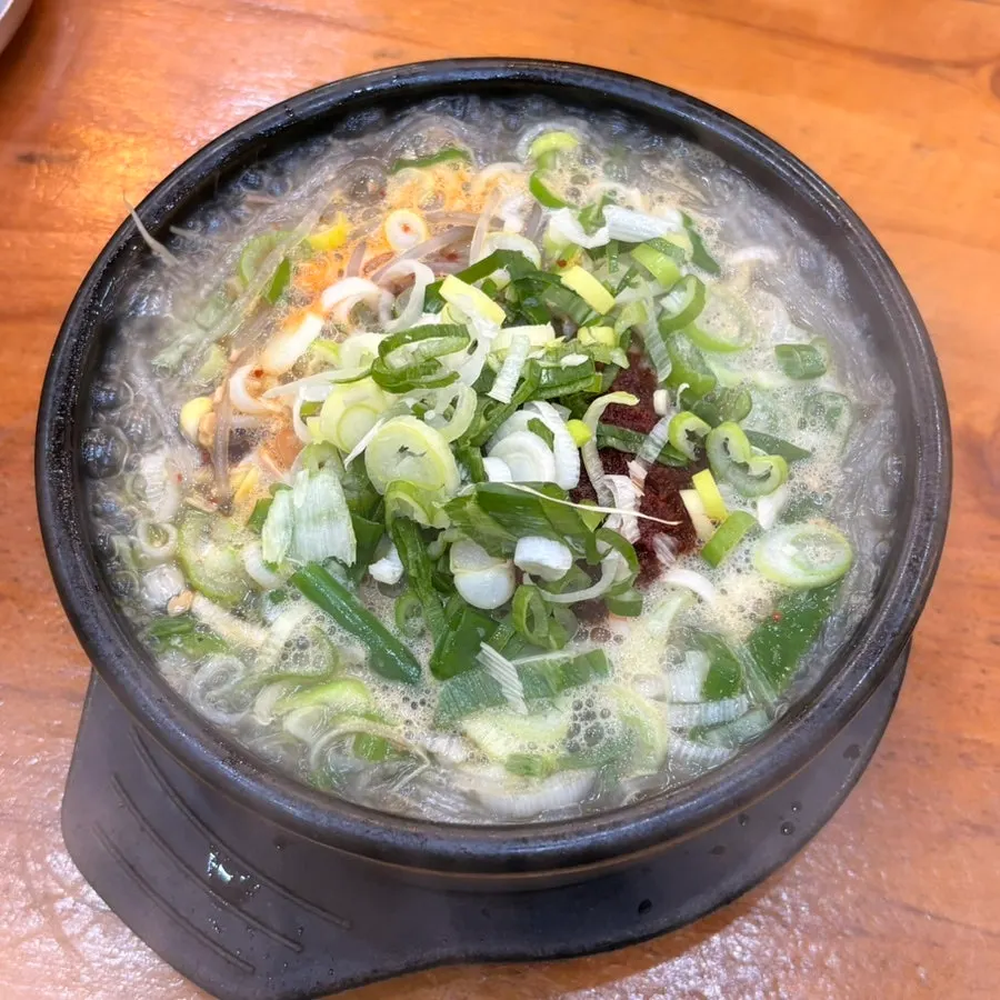 Two soup bowls served in stone pots