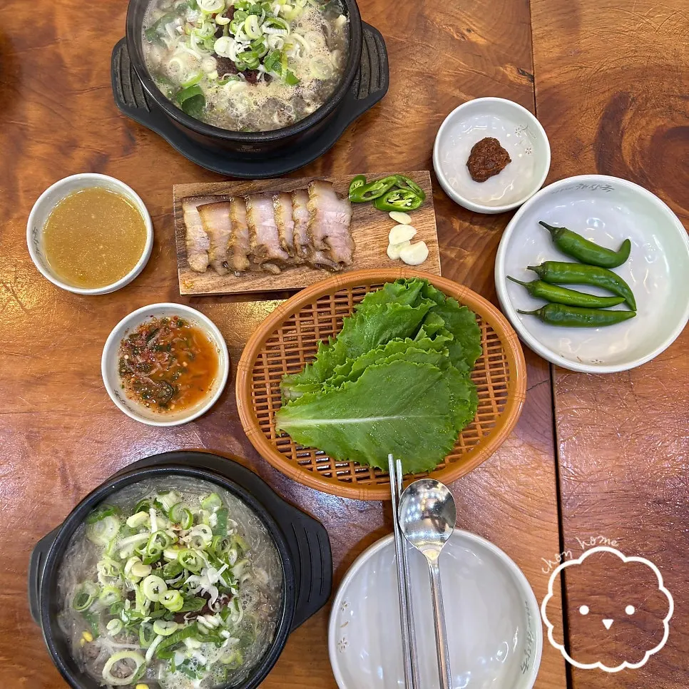 Boiling stone pots of haejangguk and naejangtang