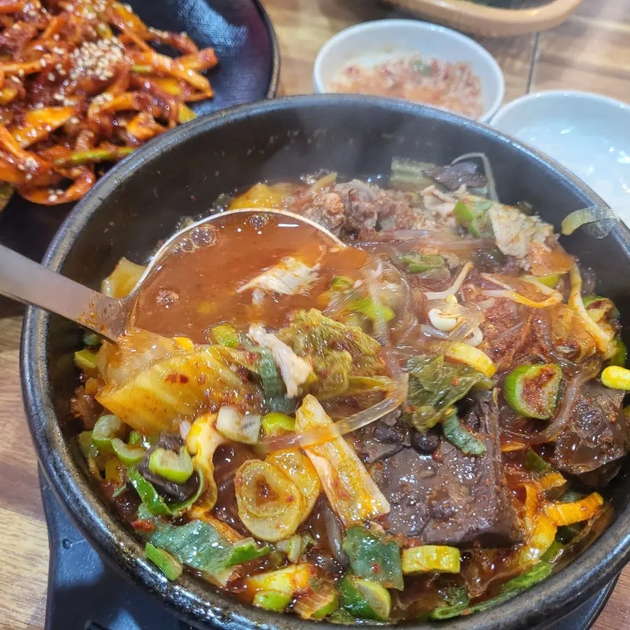 당면까지 들어간 제주은희네해장국의 선지해장국