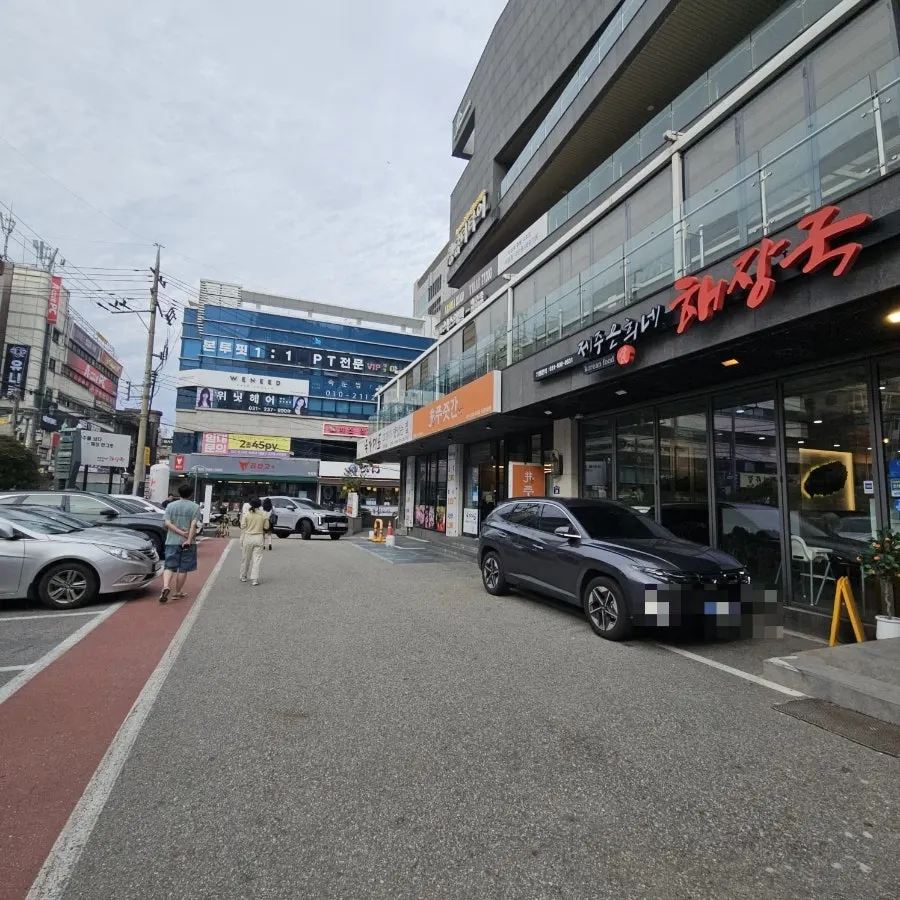 Parking space in front of Jeju Eunhuine Haejangguk Suwon Ingye Branch