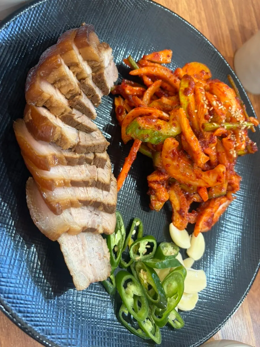 Self-serve corner with cheongyang chili and minced garlic