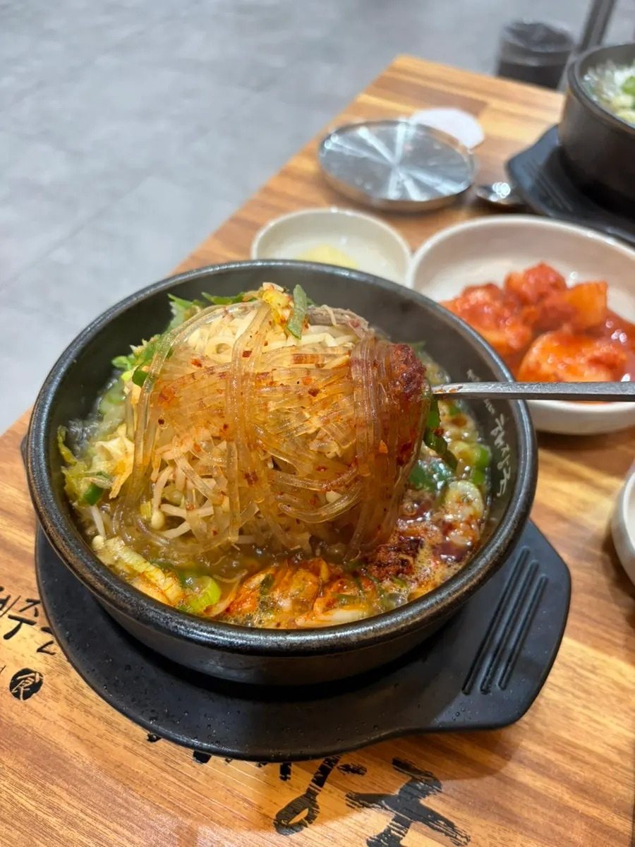 해장국 속 당면과 고기