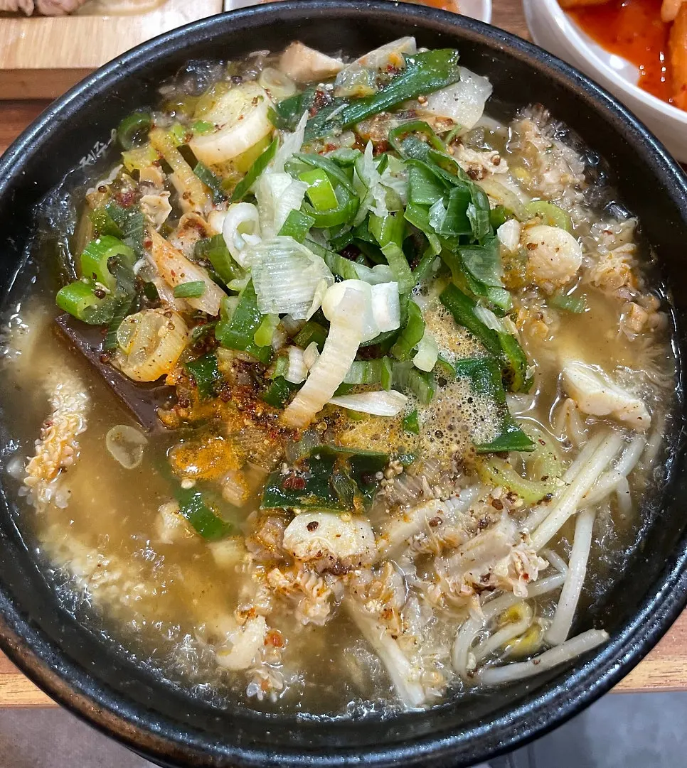 Meat and dried radish greens inside the haejangguk