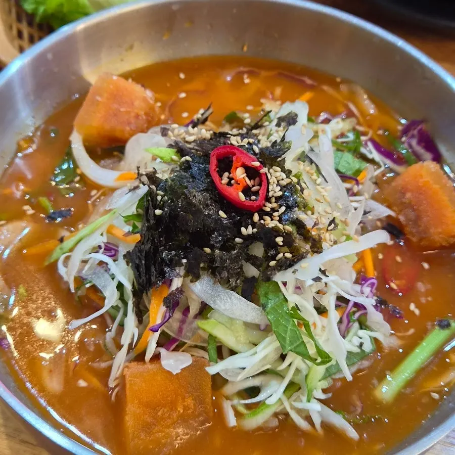제주산 한치가 든 신메뉴 한치물회 한 그릇