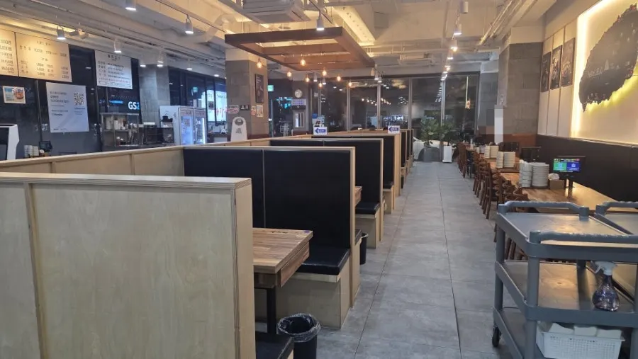Dining hall with a variety of seating