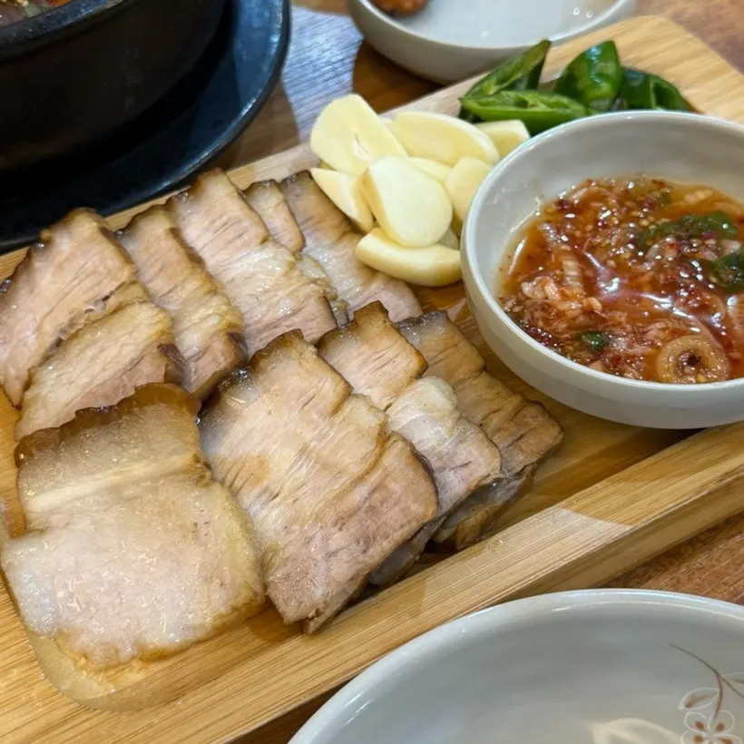 도마 위에서 썰어낸 돔베고기 소자
