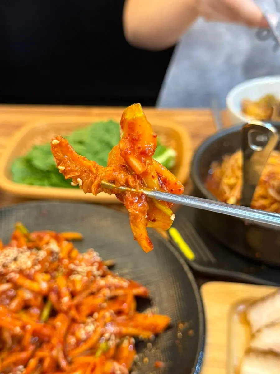 오이와 양파가 들어간 양무침