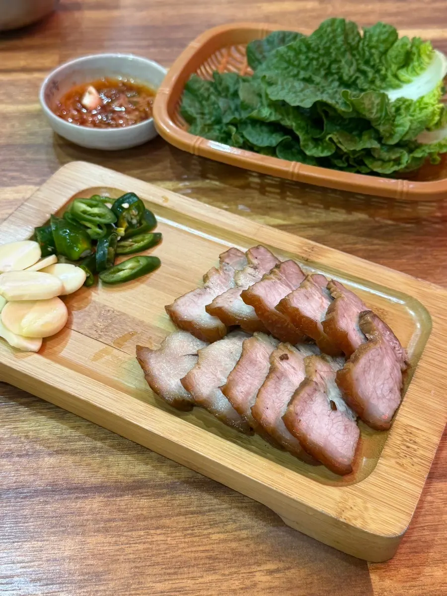 Small dombe pork served with salted shrimp and lettuce