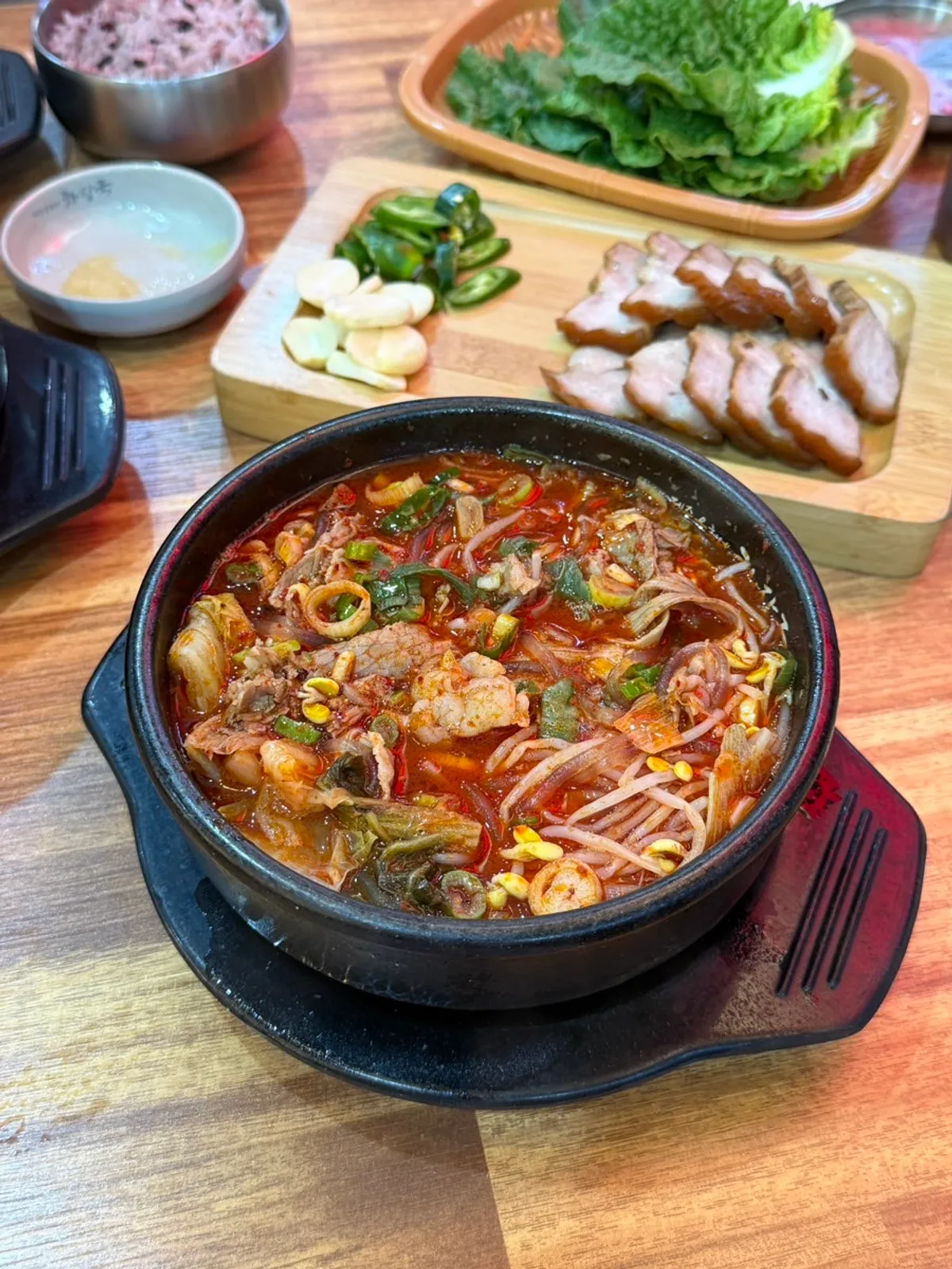 Haejangguk broth turned red after mixing in the seasoning