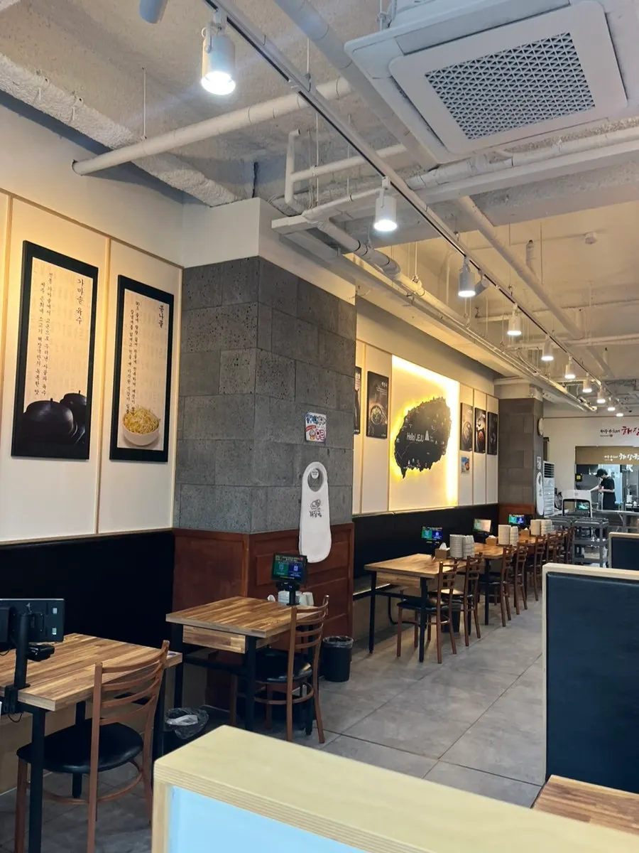 제주은희네해장국 수원인계점 내부 좌석