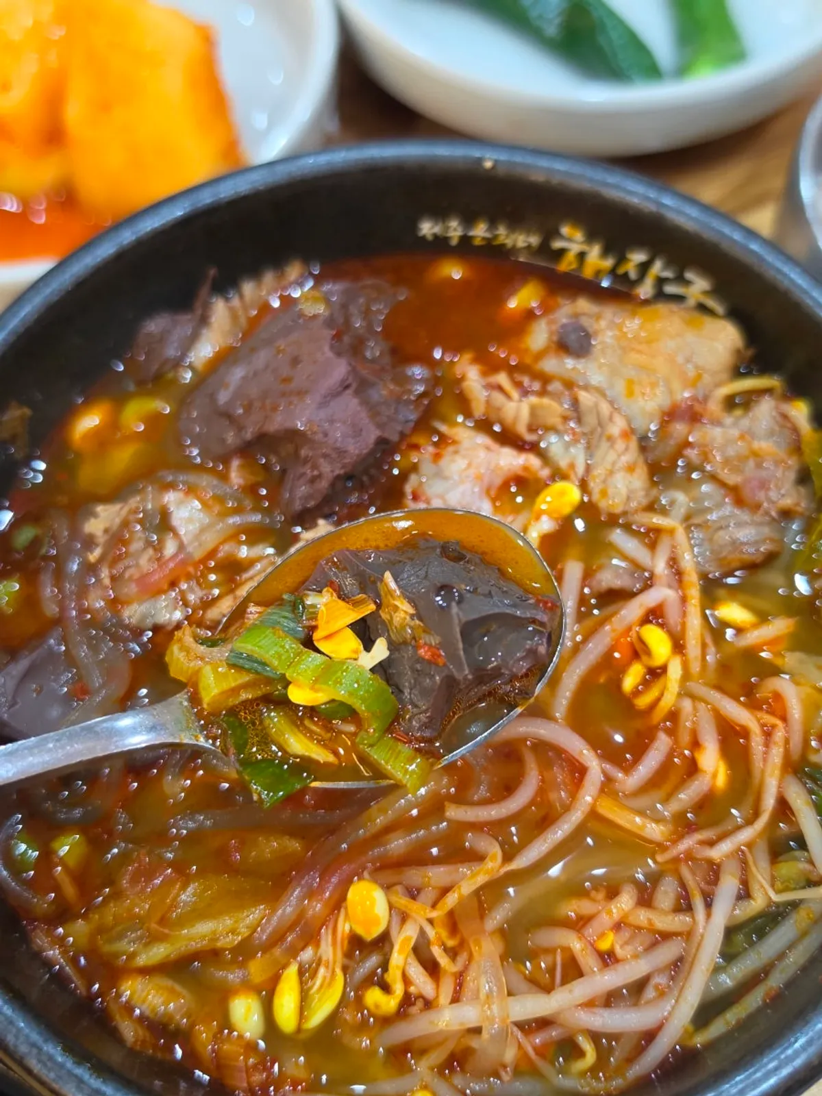 Haejangguk and dombe pork spread at Jeju Eunhuine Haejangguk Suwon Ingye Branch