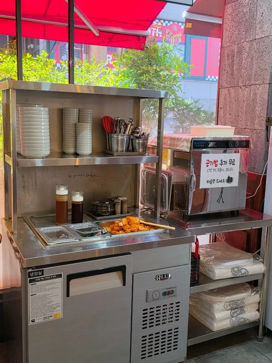 Tablet ordering device installed at the table