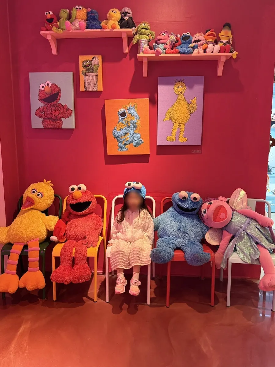 A child looking around the Disney Zone
