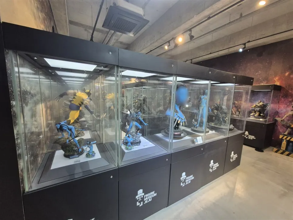 アバターのナヴィ族とウルヴァリンがいる展示