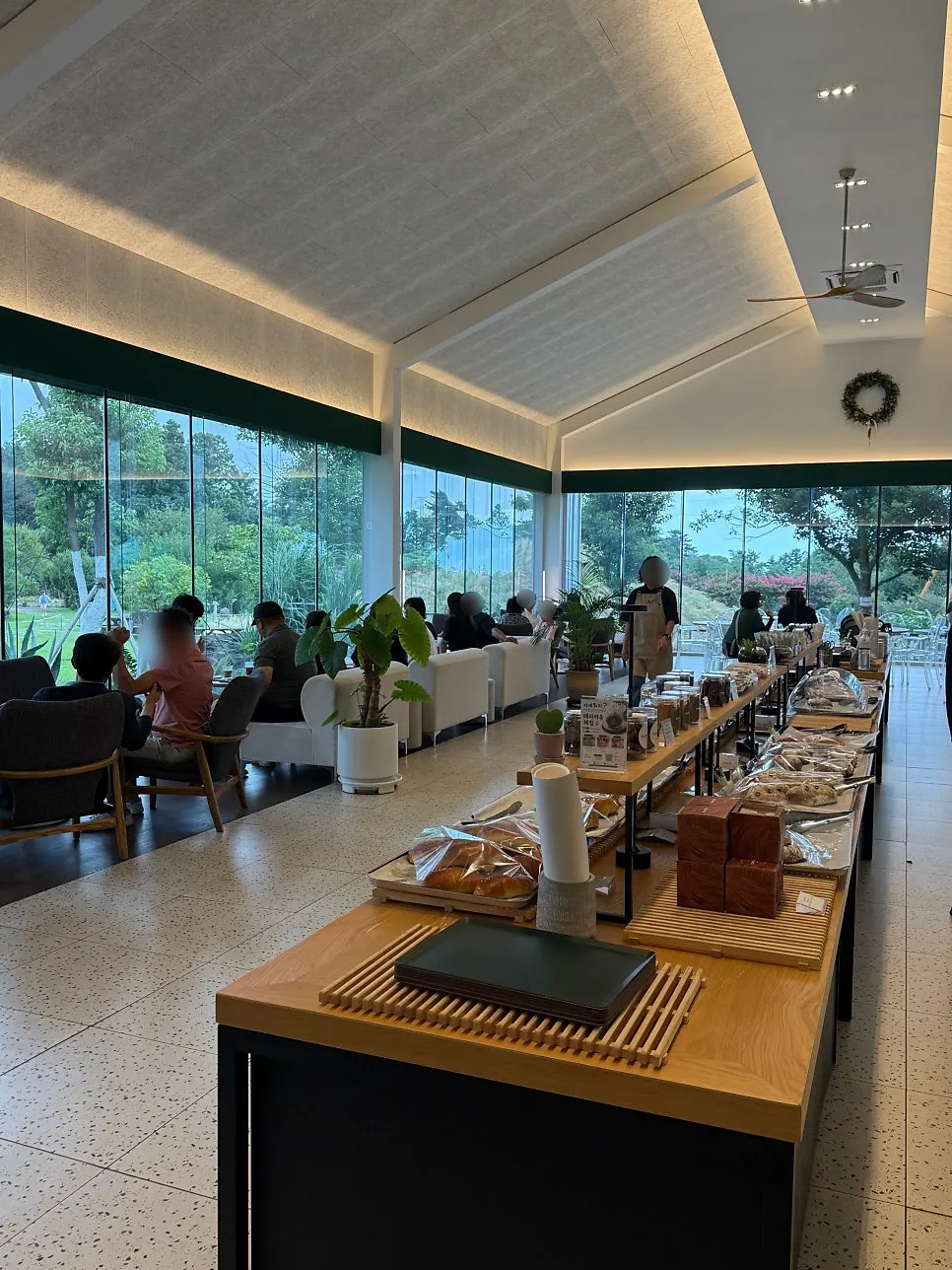 Jeju bakery café with a garden and animals, Jayeon in PLANT827