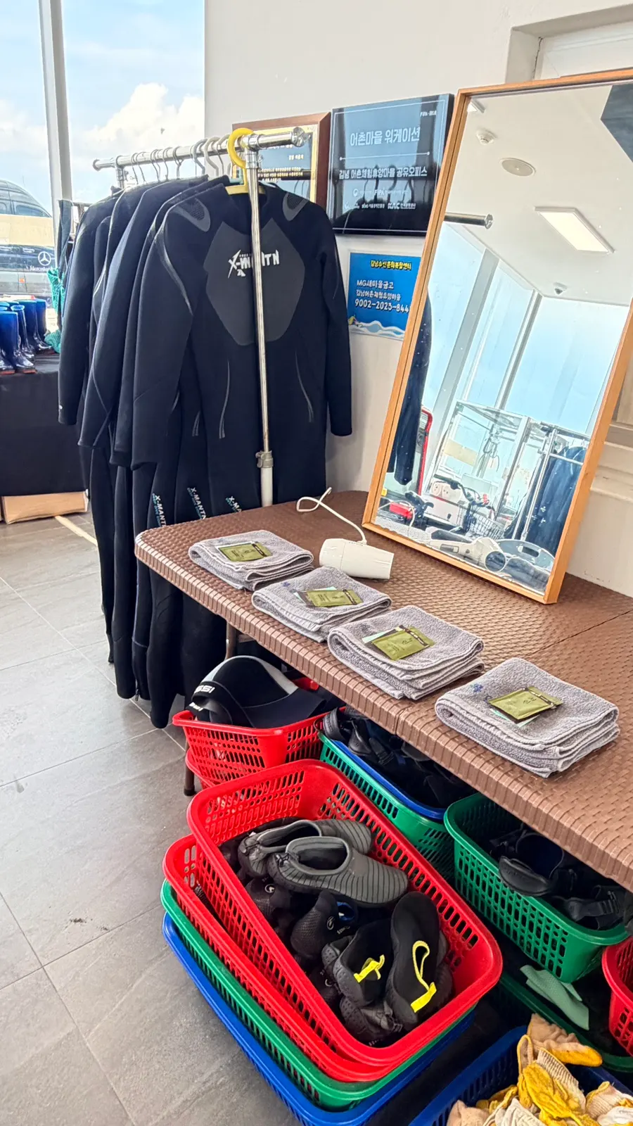 Video-based safety training before the sea walking experience
