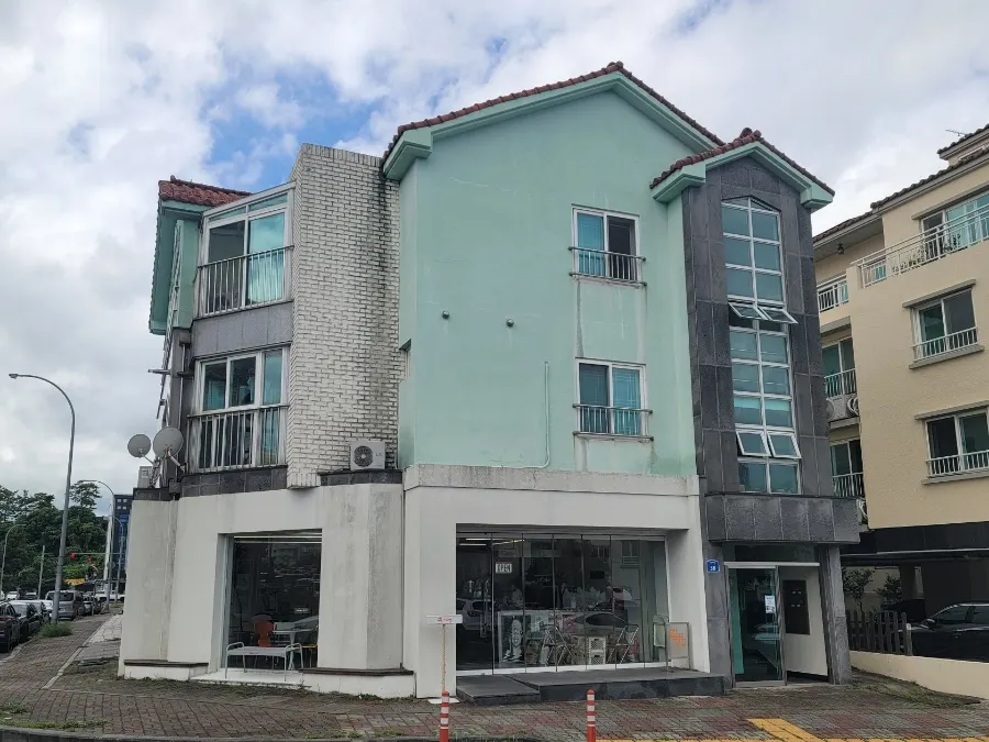Main image of Gluttony Coffee on Gudam-ro in Jeju City
