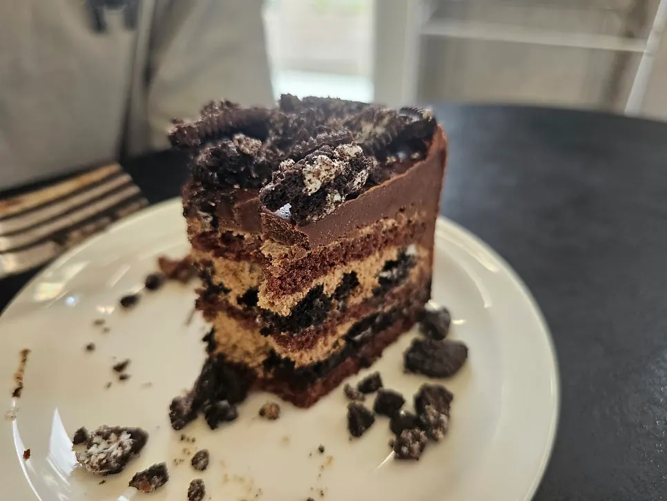 Cross-section of the Oreo choco cake showing chocolate cream
