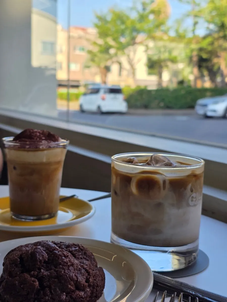 Table with coffee and dessert at Gluttony Coffee