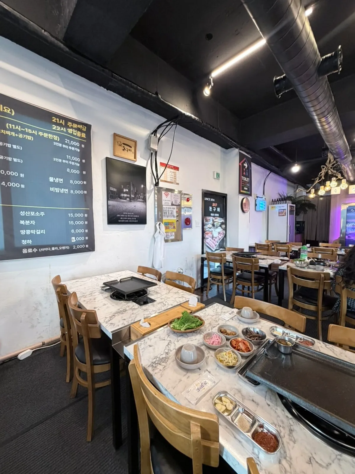 Don Gueo dining hall interior with generously spaced tables