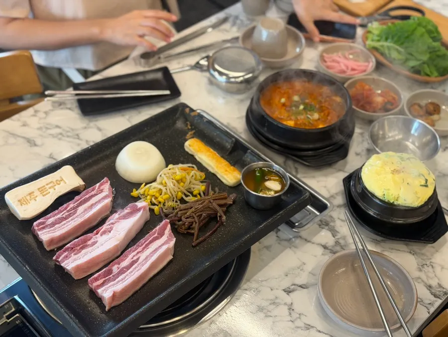 The ordered black pork set as served