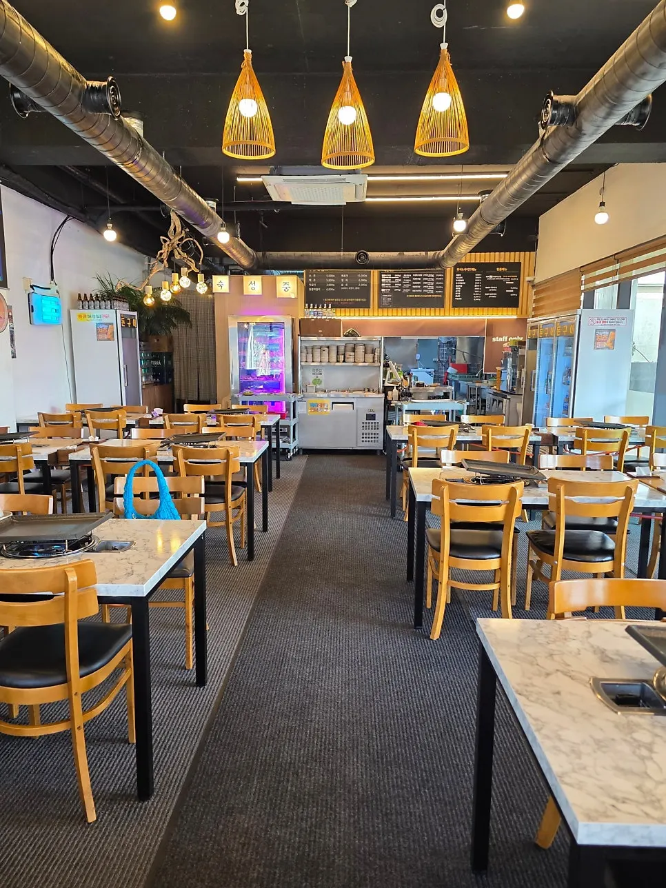 Clean and comfortable interior at Don Gueo