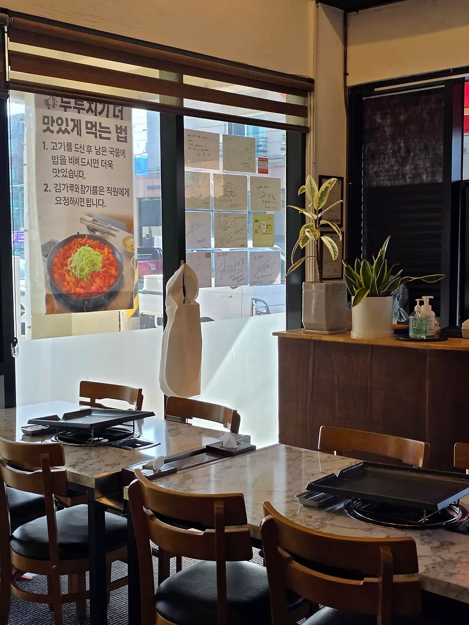 Group-friendly seating inside Don Gueo