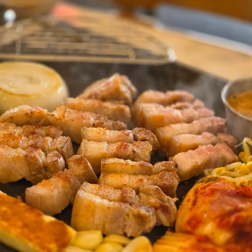 Beautifully browned Jeju black pork five-layer pork belly