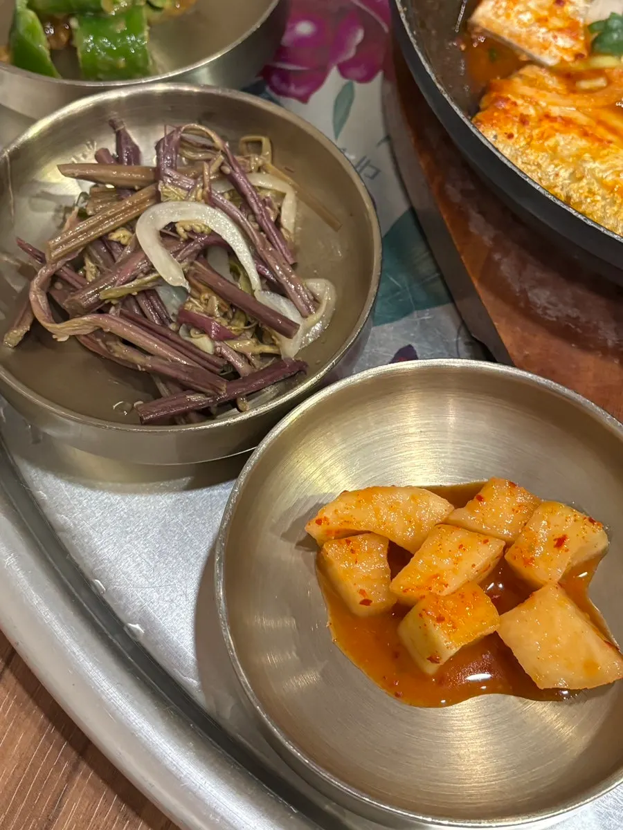 Side dishes arranged on the Korean set meal table