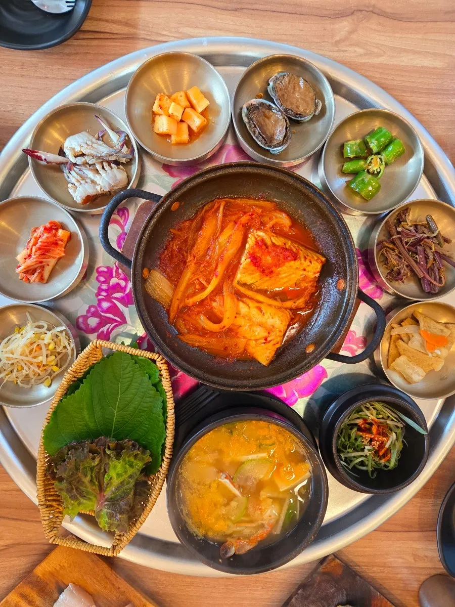 Neatly arranged 13-side-dish Jeju set meal