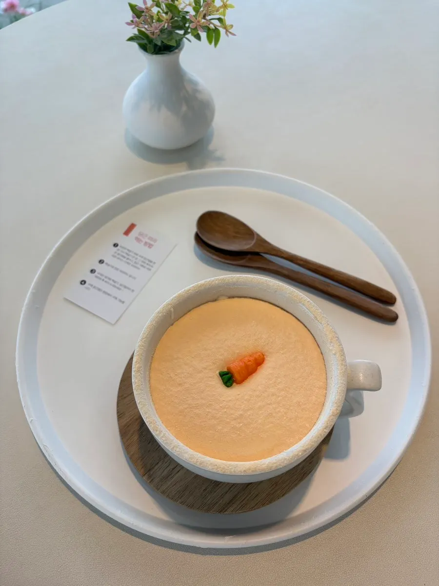말렌카 호두 케이크 한 조각
