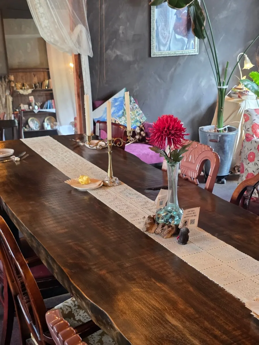 Gallery-like space at Pyeongdae Alhi