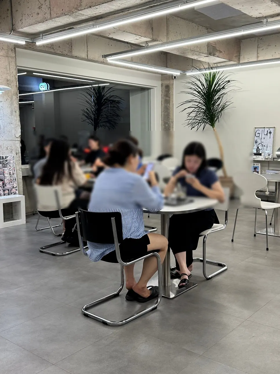 감각적인 글러트니커피 실내