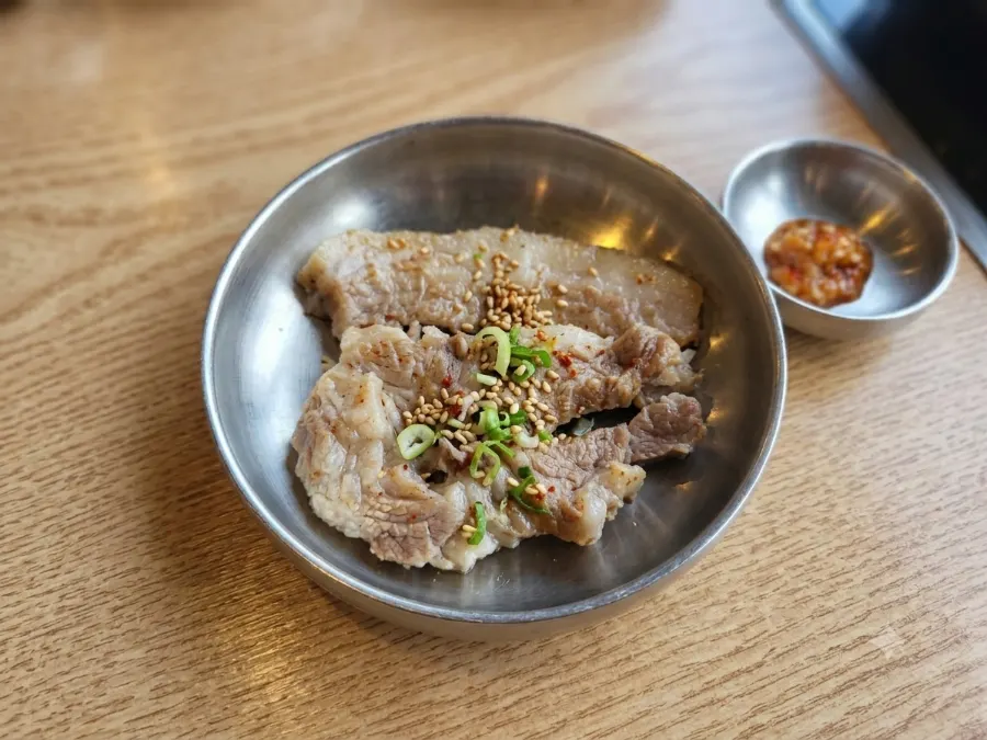 고등어와 쌈채소 상차림
