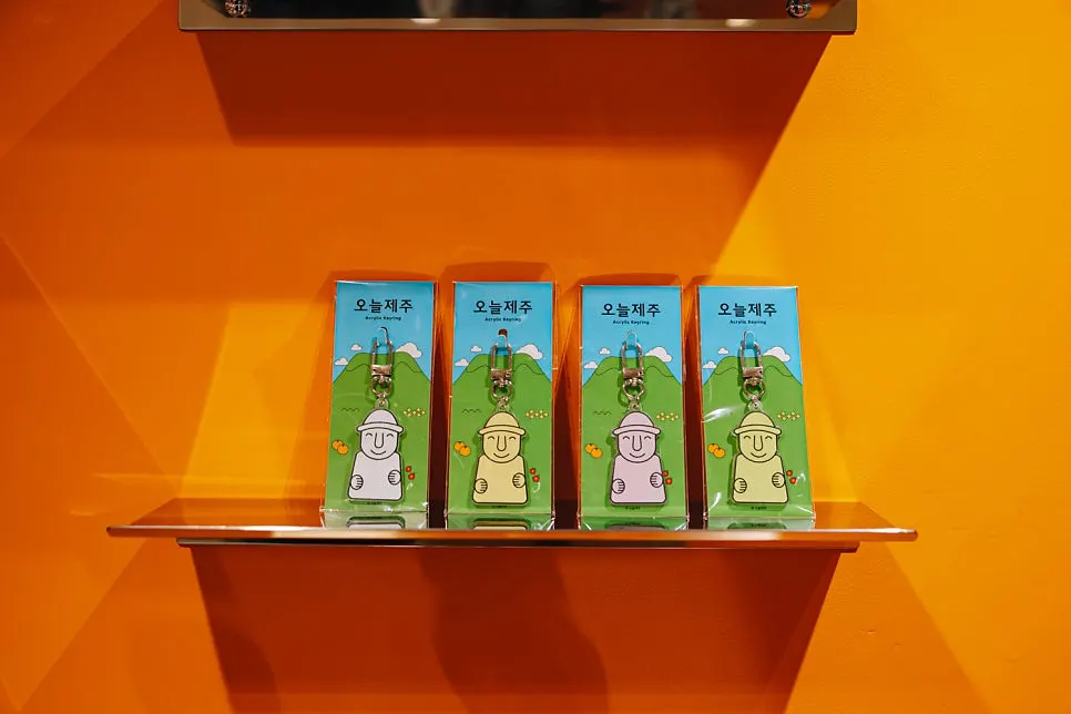 Gambar berkaitan lawatan ke kedai cenderahati Today Jeju