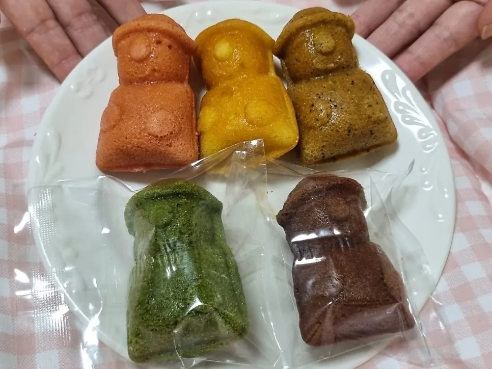 Eight flavors of Harubangne madeleines