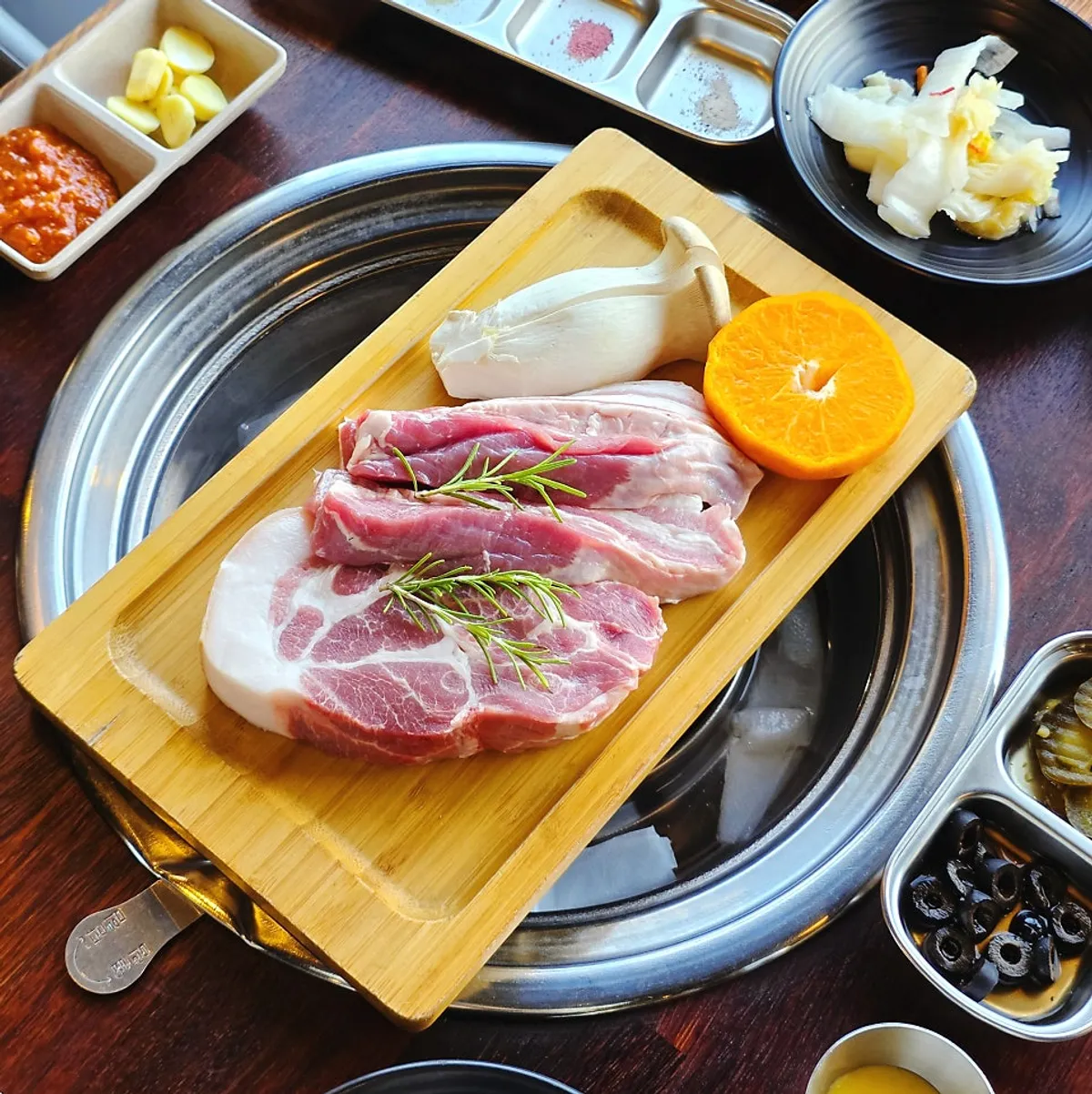 Grilled black pork table setting at Jeju Healing Dwaeji
